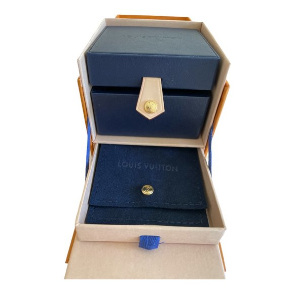 Louis Vuitton IDYLLE BLOSSOM LV PENDANT, WHITE GOLD AND DIAMOND - Picture 12 of 13